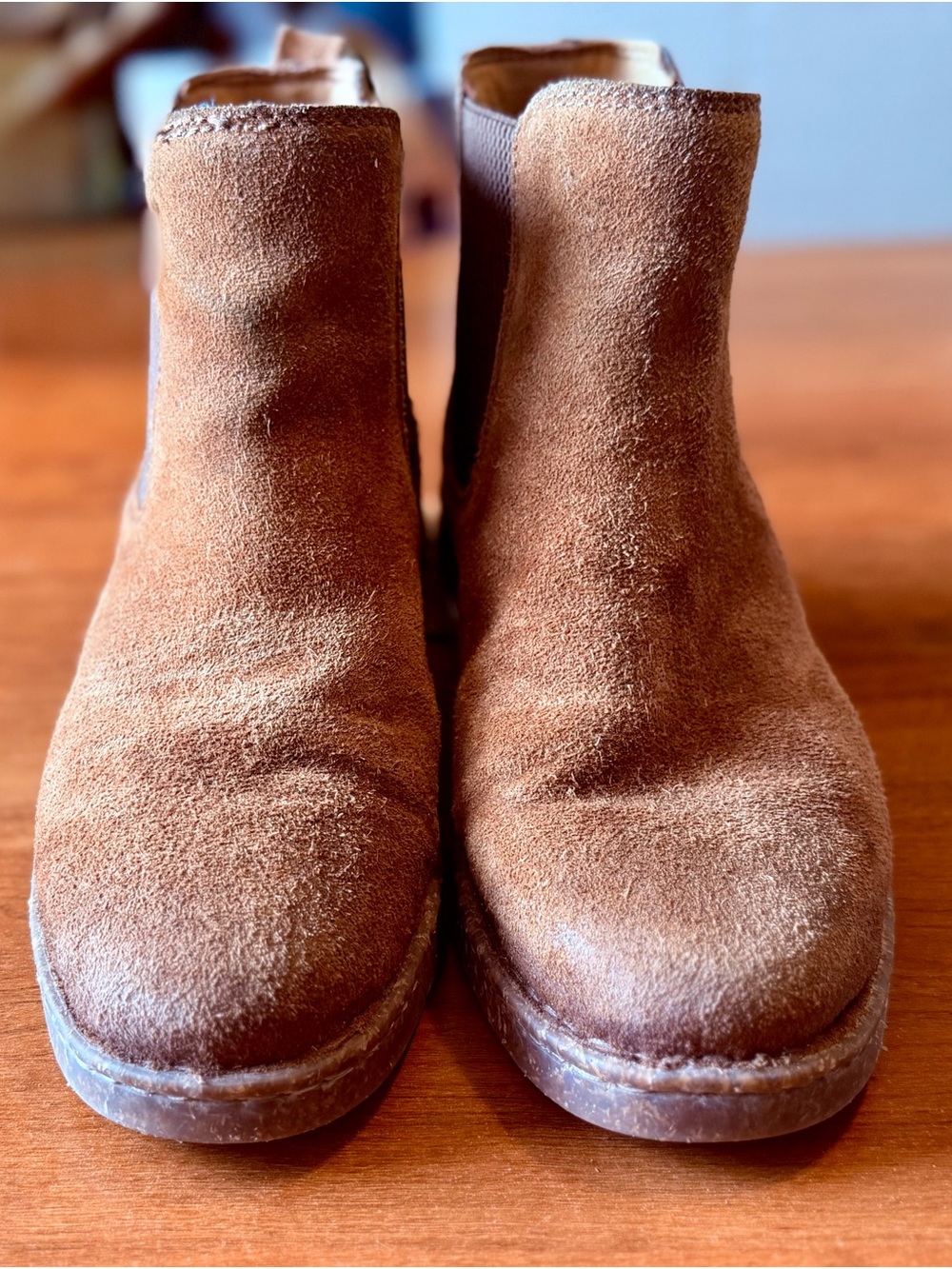 BORN Suede Brown Chelsea Boots Slip on, ankle &gum sole. Great condition W 9 $23